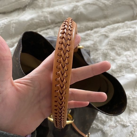 Louis Vuitton - Picture 4 of 7